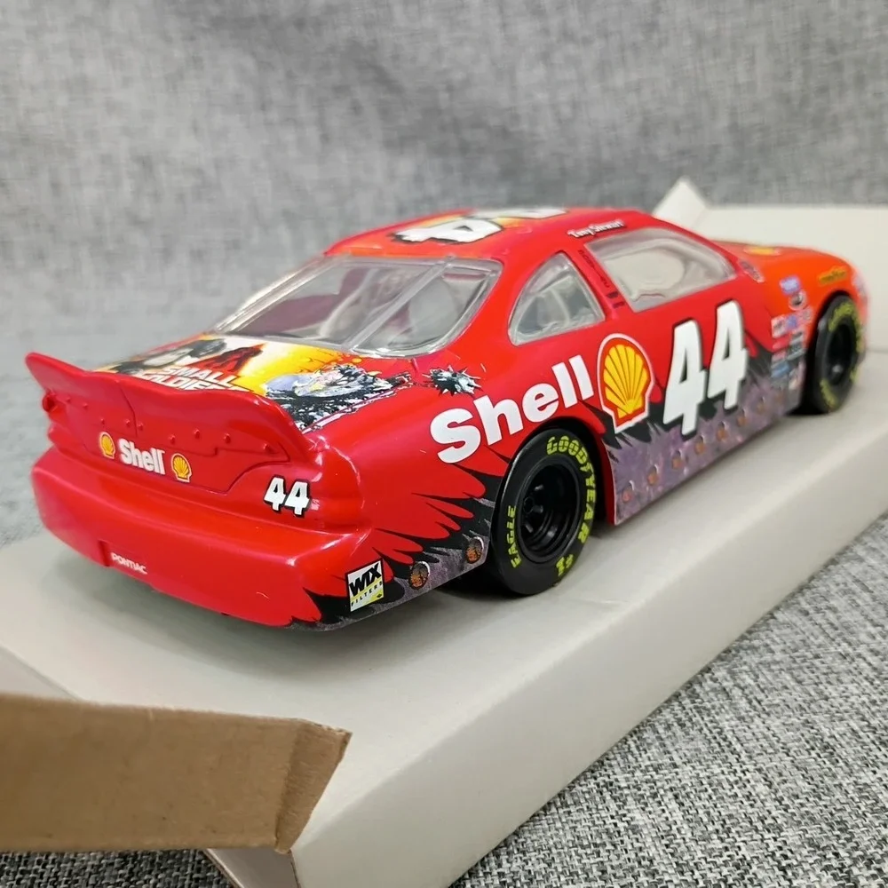 1:24 Winners Circle Diecast 1998 Tony Stewart #44 Small Soldiers Shell Nascar